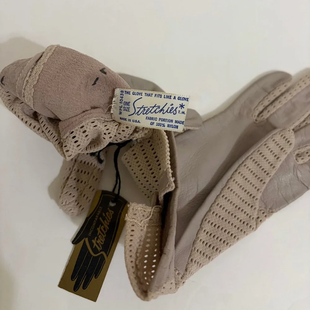 NWT Vintage STRETCHIES Beige Nylon Gloves Faux Leather Palm Button Detail Retro